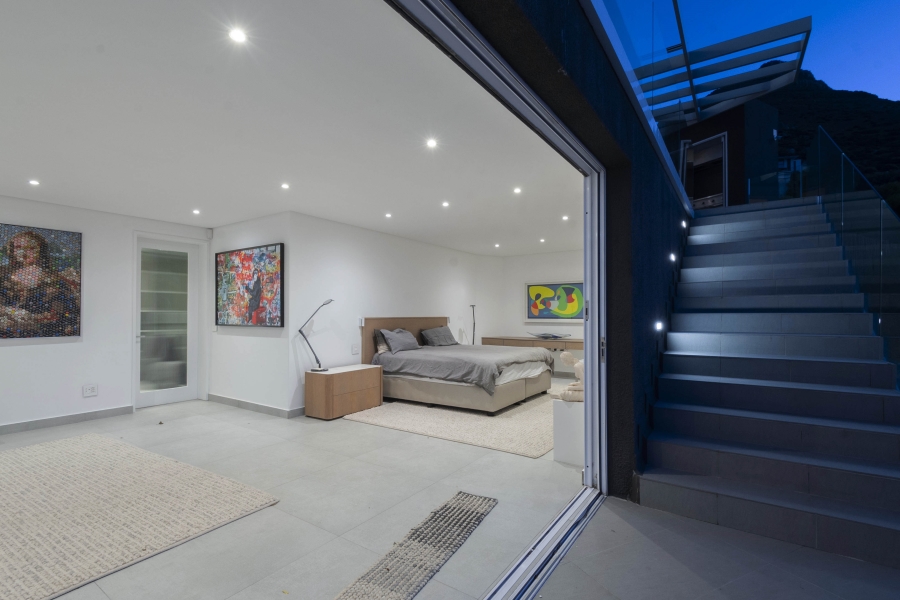 To Let 4 Bedroom Property for Rent in Llandudno Western Cape